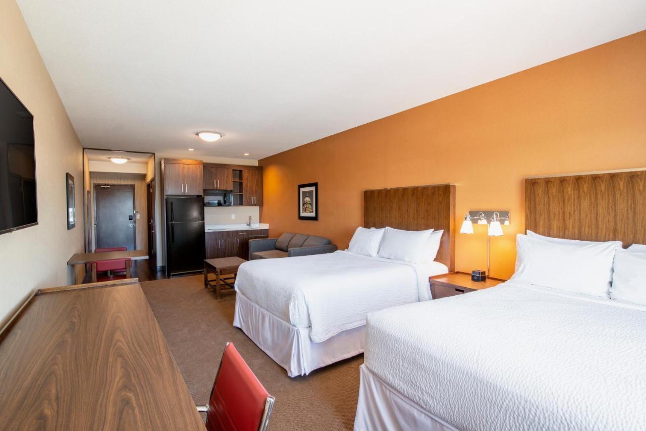 Four Points By Sheraton Grande Prairie Exterior foto