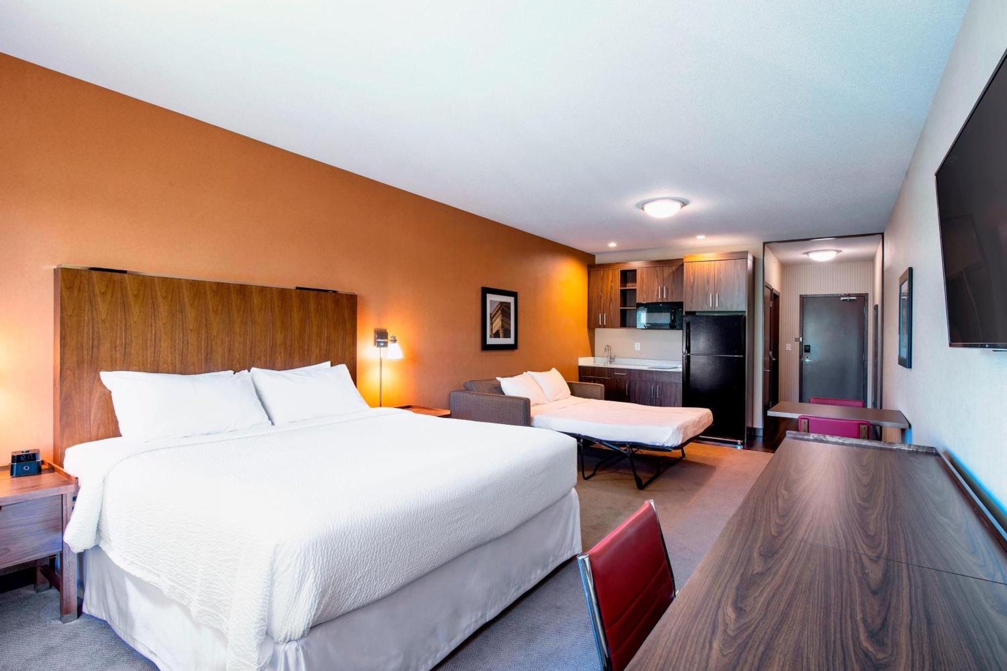 Four Points By Sheraton Grande Prairie Exterior foto