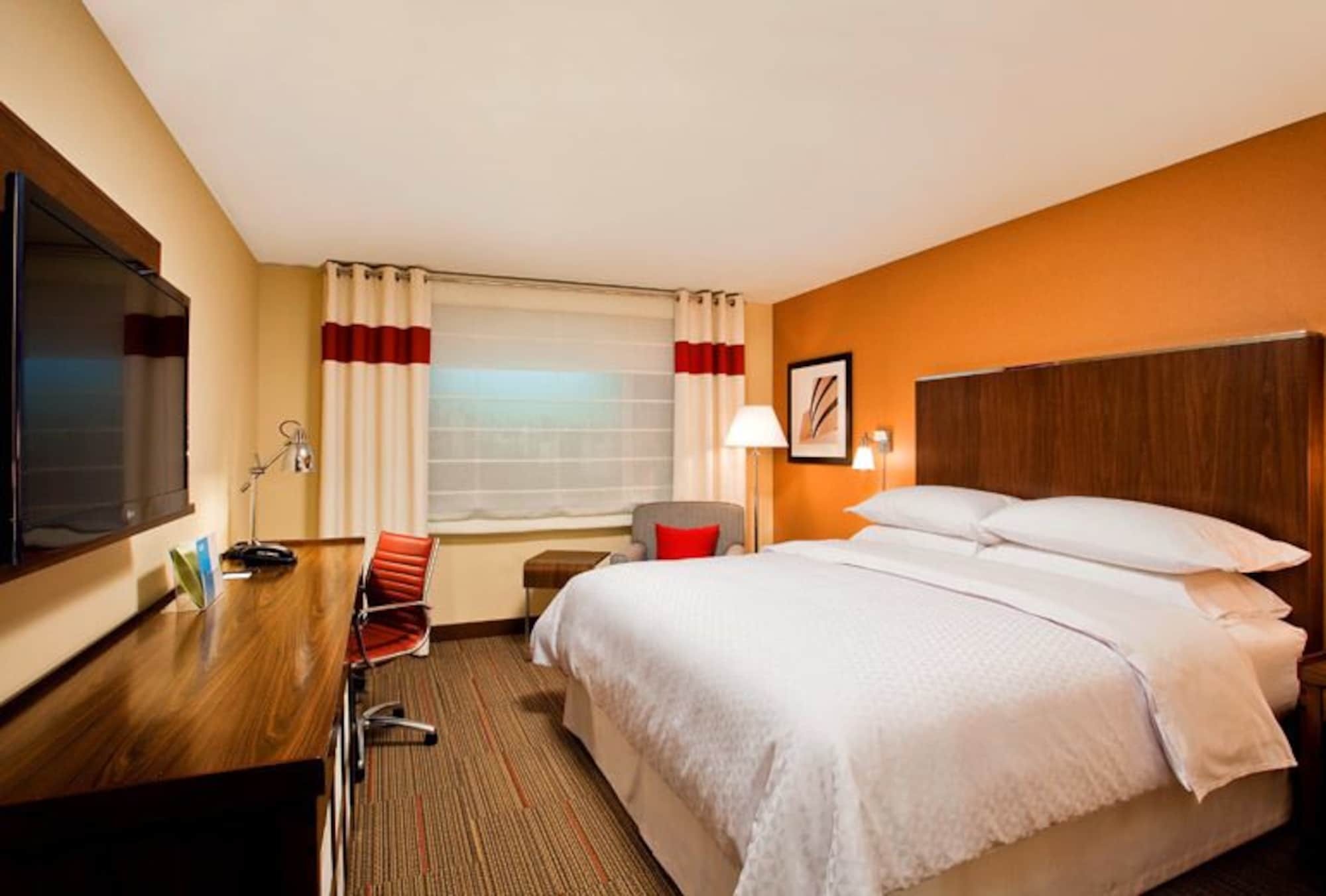Four Points By Sheraton Grande Prairie Exterior foto